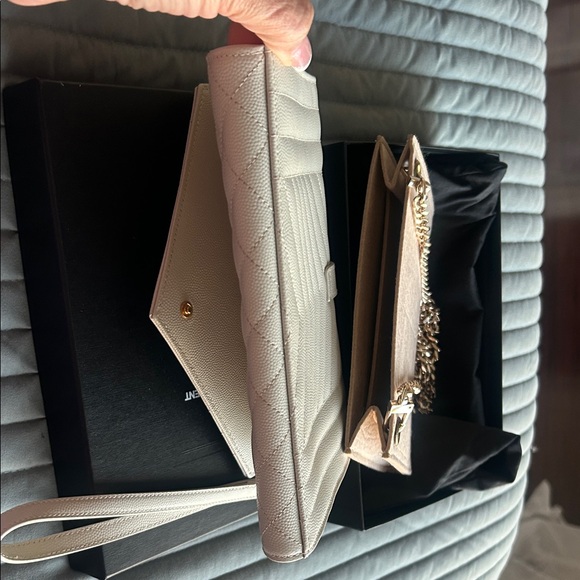 Elegant Cream Quilted Clutch - Picture 7 of 10